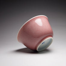 Load image into Gallery viewer, 100ml Fanggu JiangDouHong (Peach Blossom) Porcelain Horseshoe Teacup by Lee Shanming 善款仿古豇豆红马蹄杯