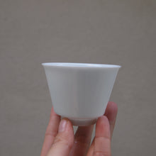 Load image into Gallery viewer, 110ml Jinzhong Tianbai Jingdezhen Porcelain Teacup 甜白金钟杯