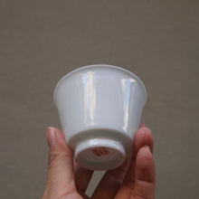 Load image into Gallery viewer, 110ml Jinzhong Tianbai Jingdezhen Porcelain Teacup 甜白金钟杯