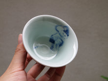 Load image into Gallery viewer, 110ml Fanggu Technique Cat, Jihong and Qinghua Porcelain Teacup 青花霁红杯