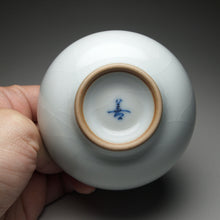Load image into Gallery viewer, 110ml Moon White Ruyao Round Teacup 汝窑月白圆珠杯