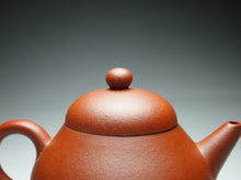 Load image into Gallery viewer, Zhuni Pear Shuiping Yixing Teapot, 朱泥梨式水平, 115ml