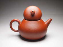 Load image into Gallery viewer, Zhuni Pear Shuiping Yixing Teapot, 朱泥梨式水平, 115ml