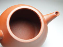 Load image into Gallery viewer, Zhuni Pear Shuiping Yixing Teapot, 朱泥梨式水平, 115ml