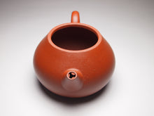 Load image into Gallery viewer, Zhuni Pear Shuiping Yixing Teapot, 朱泥梨式水平, 115ml