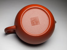 Load image into Gallery viewer, Zhuni Pear Shuiping Yixing Teapot, 朱泥梨式水平, 115ml