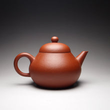 Load image into Gallery viewer, Zhuni Pear Shuiping Yixing Teapot with Carving of Crane 朱泥梨式水平带仙鹤刻绘 115ml