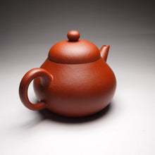 Load image into Gallery viewer, Zhuni Pear Shuiping Yixing Teapot, 朱泥梨式水平, 115ml