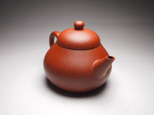 Load image into Gallery viewer, Zhuni Pear Shuiping Yixing Teapot, 朱泥梨式水平, 115ml