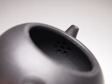 Load image into Gallery viewer, Heini (Wuhui Zhuni) Xishi Shuiping Yixing Teapot, 捂灰朱泥西施水平  120ml
