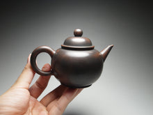 Load image into Gallery viewer, 120ml Shuiping Nixing Teapot by Wu Sheng Sheng 吴盛胜坭兴水平壶
