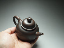 Load image into Gallery viewer, 120ml Shuiping Nixing Teapot by Wu Sheng Sheng 吴盛胜坭兴水平壶