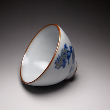 Load image into Gallery viewer, 125ml Qinghua chrysanthemum Moon White Ruyao Teacup, 青花月白汝窑茶杯