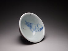 Load image into Gallery viewer, 125ml Fanggu Jihong and Qinghua Cat Porcelain Teacup 青花霁红杯