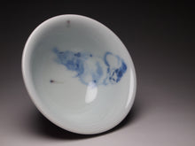 Load image into Gallery viewer, 125ml Fanggu Jihong and Qinghua Cat Porcelain Teacup 青花霁红杯