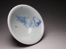 Load image into Gallery viewer, 125ml Fanggu Jihong and Qinghua Cat Porcelain Teacup 青花霁红杯