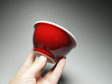 Load image into Gallery viewer, 125ml Fanggu Jihong and Qinghua Cat Porcelain Teacup 青花霁红杯