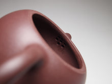 Load image into Gallery viewer, Lao Zini Xishi Yixing Teapot 老紫泥西施 125ml