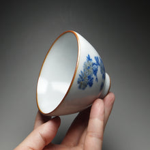 Load image into Gallery viewer, 125ml Qinghua chrysanthemum Moon White Ruyao Teacup, 青花月白汝窑茶杯
