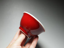 Load image into Gallery viewer, 125ml Fanggu Jihong and Qinghua Cat Porcelain Teacup 青花霁红杯
