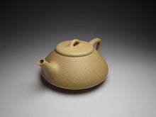 Load image into Gallery viewer, Benshan Lüni Ziye Shipiao Yixing Teapot 本山绿泥子冶石瓢 125ml