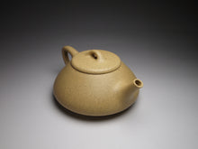 Load image into Gallery viewer, Benshan Lüni Ziye Shipiao Yixing Teapot 本山绿泥子冶石瓢 125ml