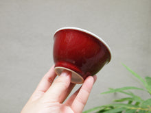 Load image into Gallery viewer, 130ml Fanggu Technique Perching Cat, Jihong and Qinghua Porcelain Teacup 青花霁红杯