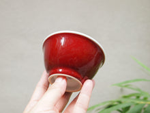 Load image into Gallery viewer, 130ml Fanggu Technique Perching Cat, Jihong and Qinghua Porcelain Teacup 青花霁红杯