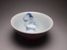Load image into Gallery viewer, 130ml Fanggu Technique Perching Cat, Jihong and Qinghua Porcelain Teacup 青花霁红杯