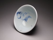 Load image into Gallery viewer, 130ml Fanggu Technique Perching Cat, Jihong and Qinghua Porcelain Teacup 青花霁红杯