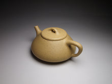 Load image into Gallery viewer, Benshan Lüni Ziye Shipiao Yixing Teapot 本山绿泥子冶石瓢 125ml