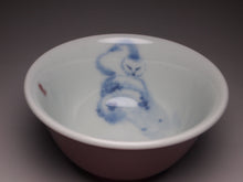Load image into Gallery viewer, 135ml Fanggu Jihong and Qinghua Cat Porcelain Teacup 青花霁红杯
