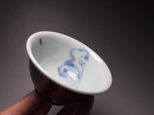Load image into Gallery viewer, 135ml Fanggu Jihong and Qinghua Cat Porcelain Teacup 青花霁红杯