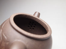 Load image into Gallery viewer, TianQingNi Tall Julun Yixing Teapot with carvings of Bamboo, 天青泥高巨轮刻竹, 140ml