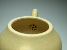 Load image into Gallery viewer, Benshan Lüni Huanglong Mountain No. 4th Mine Pear Yixing Teapot, 四号井本山绿泥梨形壶, 140ml