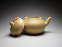 Load image into Gallery viewer, Benshan Lüni Huanglong Mountain No. 4th Mine Pear Yixing Teapot, 四号井本山绿泥梨形壶, 140ml