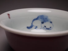 Load image into Gallery viewer, 140ml Fanggu Jihong and Qinghua Cat Porcelain Teacup 青花霁红杯