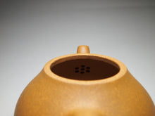 Load image into Gallery viewer, Huangjin Duan Melon Yixing Teapot 黄金段匏瓜 140ml