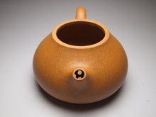 Load image into Gallery viewer, Huangjin Duan Melon Yixing Teapot 黄金段匏瓜 140ml