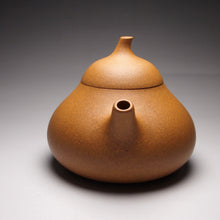 Load image into Gallery viewer, Huangjin Duan Melon Yixing Teapot 黄金段匏瓜 140ml