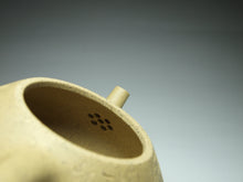 Load image into Gallery viewer, Benshan Lüni Shipiao Yixing Teapot with Carvings of Bamboo, 本山绿泥石瓢带刻绘 135ml