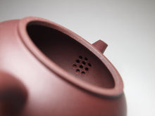 Load image into Gallery viewer, Lao Zini Shuiping Yixing Teapot, 老紫泥水平, 150ml