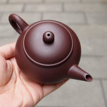 Load image into Gallery viewer, Lao Zini Bian Shuiping Yixing Teapot 老紫泥扁水平 160ml