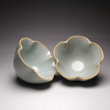 Load image into Gallery viewer, Pair of Matching 50ml Five Lobed Ruyao Teacups 汝窑天青五瓣花对杯