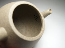 Load image into Gallery viewer, Qingduan Pear Yixing Teapot, 青段梨形壶, 175ml