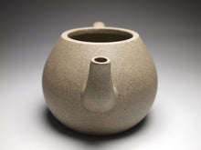 Load image into Gallery viewer, Qingduan Pear Yixing Teapot, 青段梨形壶, 175ml