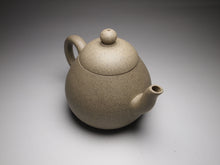 Load image into Gallery viewer, Qingduan Pear Yixing Teapot, 青段梨形壶, 175ml