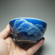 Load image into Gallery viewer, Qinghua Deer in the Mountains Porcelain Teacup 耕隐艺品青花缸杯 170ml