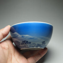 Load image into Gallery viewer, Qinghua Deer in the Mountains Porcelain Teacup 耕隐艺品青花缸杯 170ml