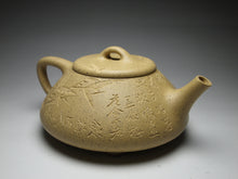 Load image into Gallery viewer, Benshan Lüni Shipiao Yixing Teapot with Carvings of Bamboo, 本山绿泥石瓢带刻绘 135ml